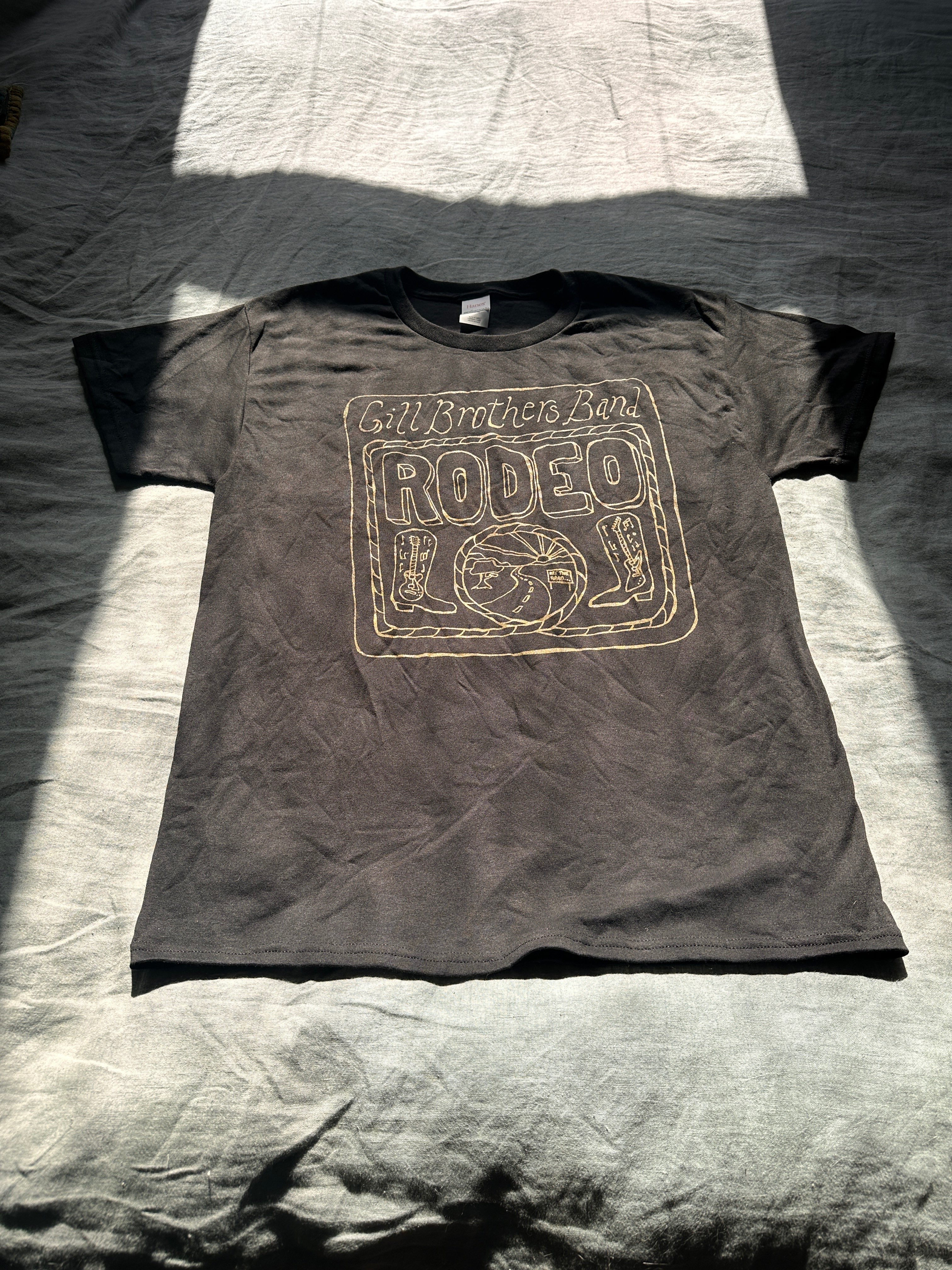 a black t - shirt with the word'rode'on it