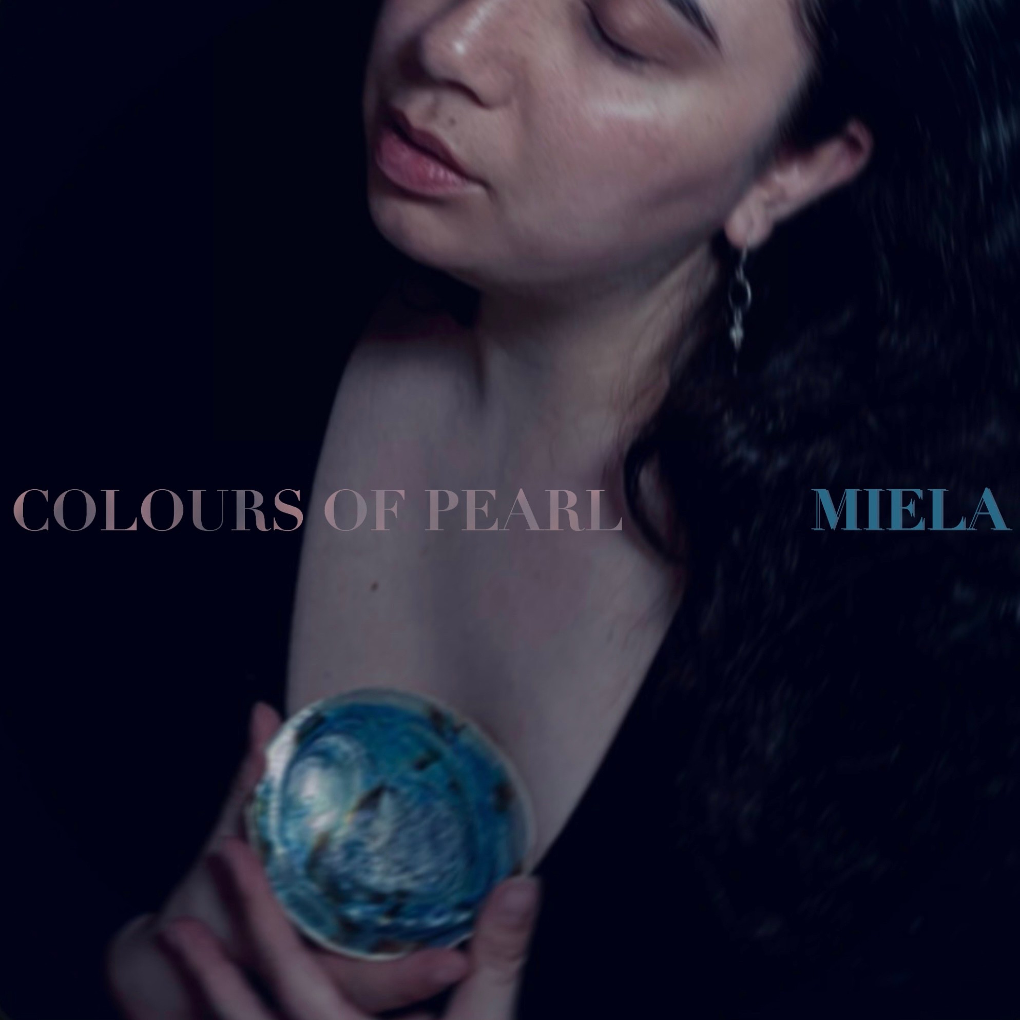 MIELA - COLOURS OF PEARL: a woman holding a blue bowl with the words colors of pearl