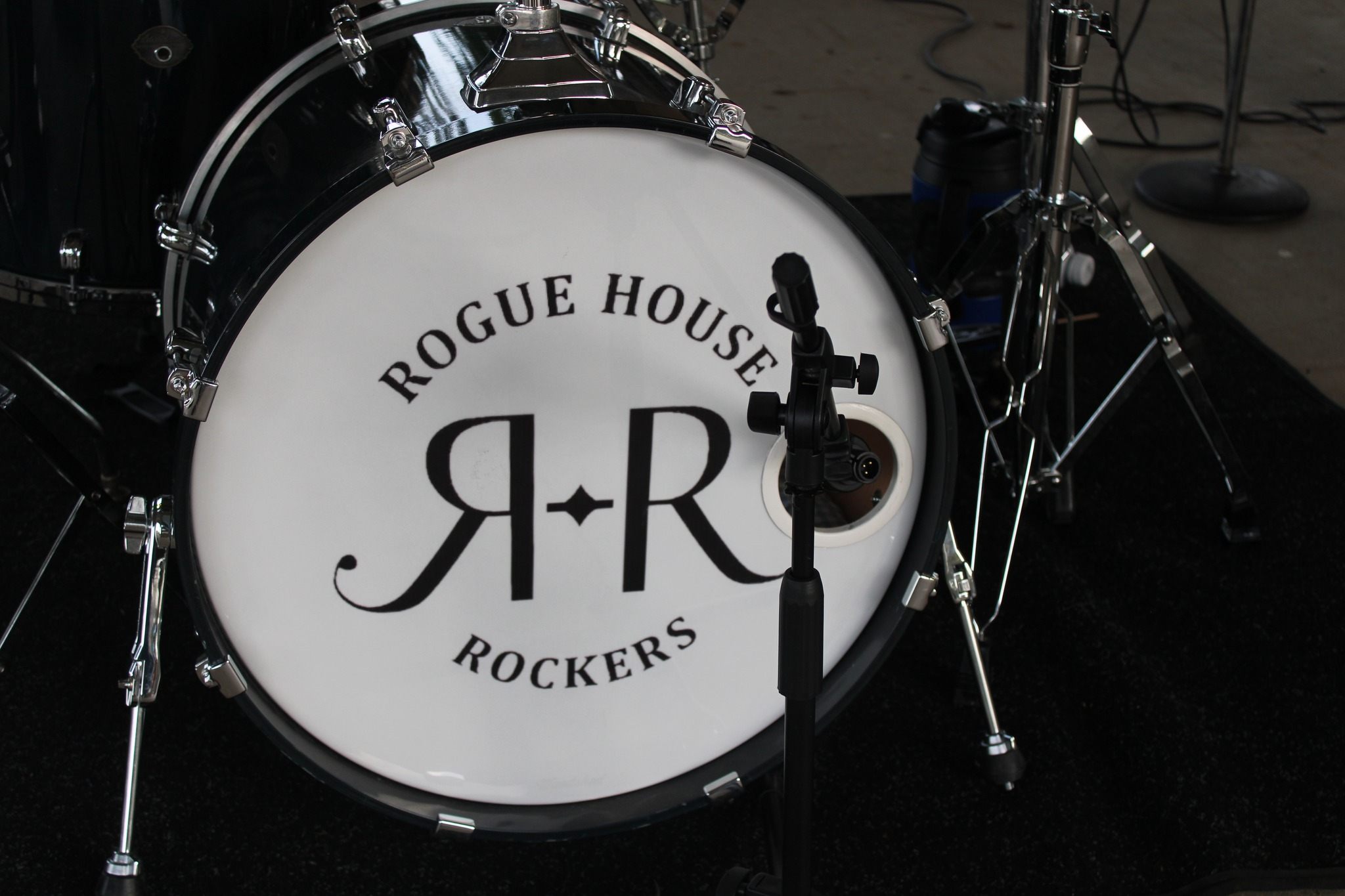 rogue house r rockets logo