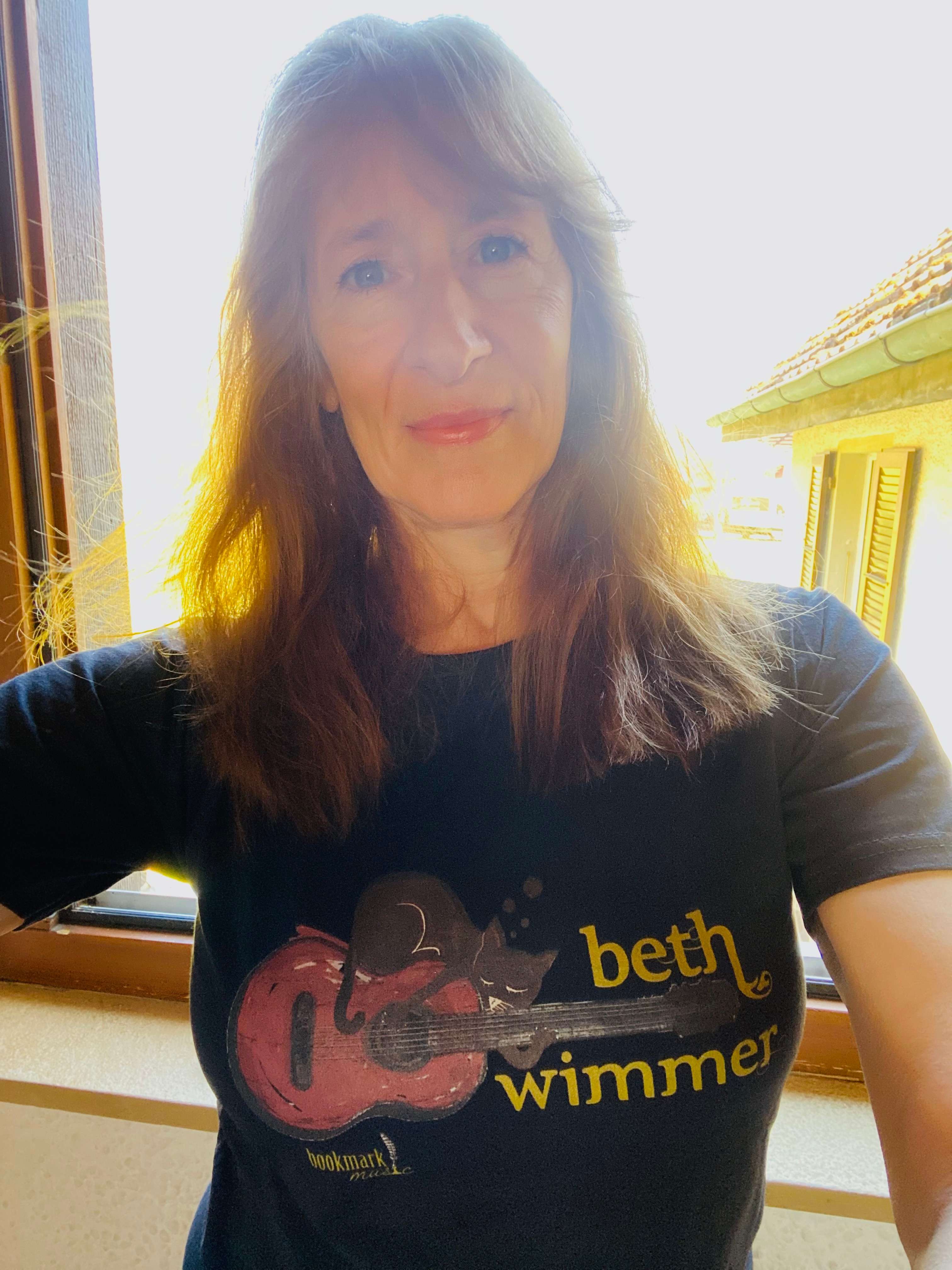 a woman wearing a t - shirt that says beth winmer