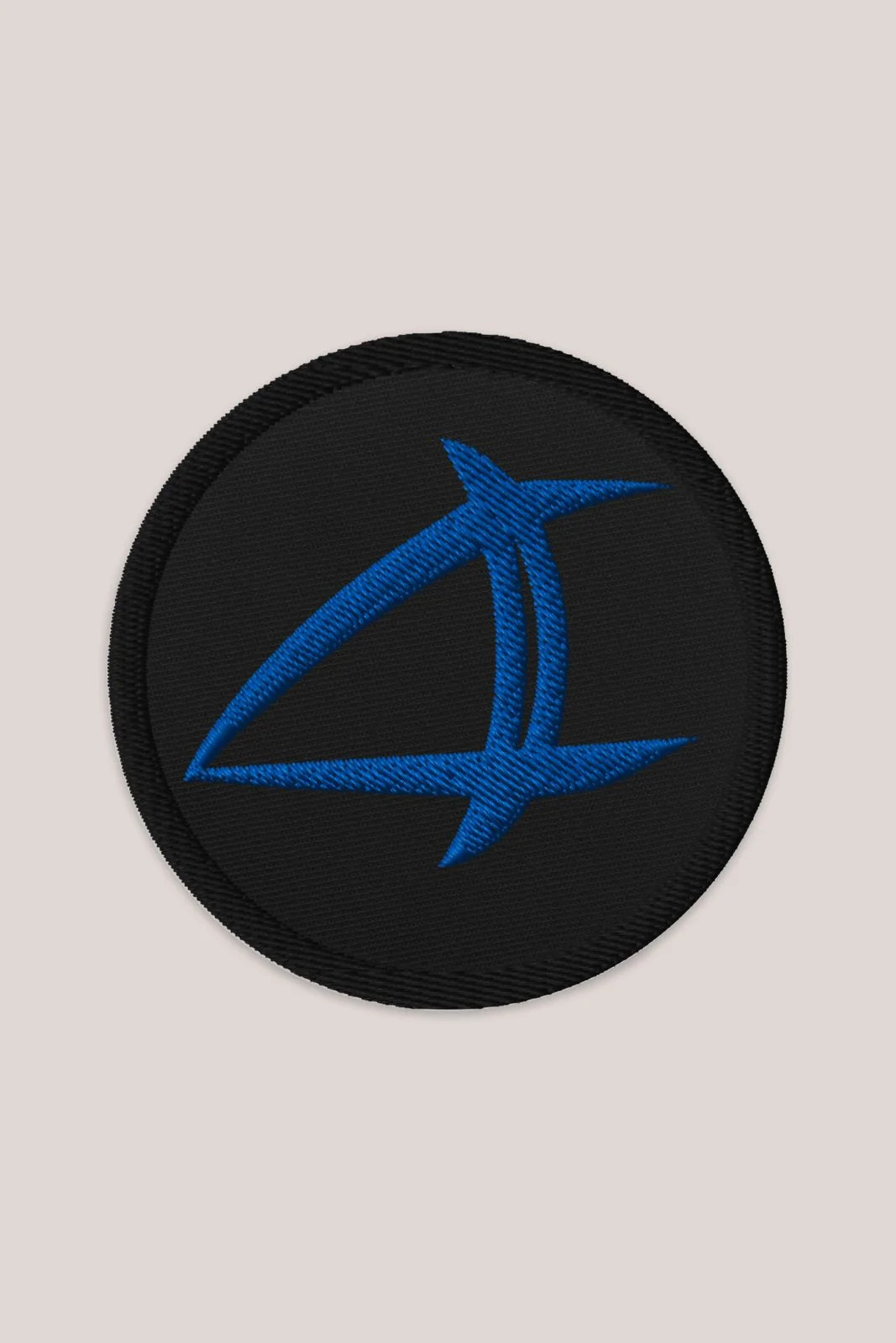 a black patch with a blue arrow on it